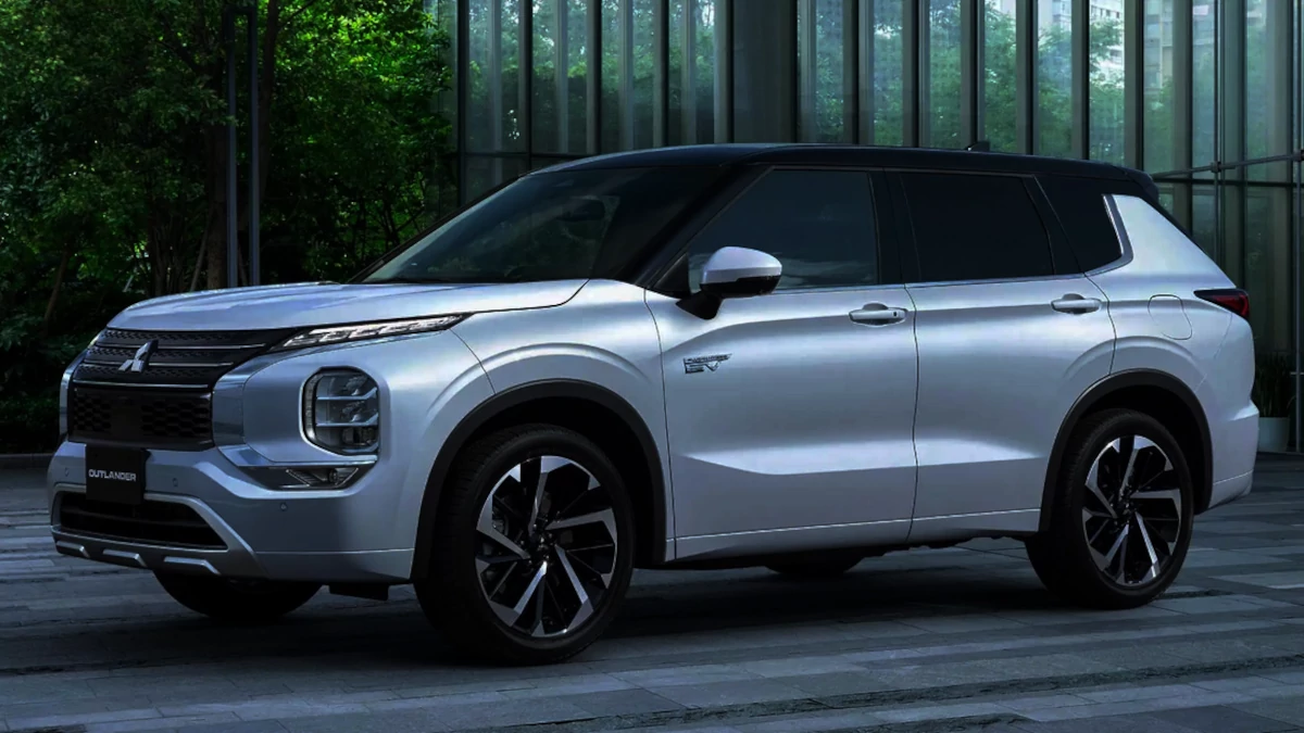 New 2024 Mitsubishi Outlander is a fourdoor crossover SUV Mitsubishi